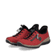 Erdbeerrote Rieker Damen Slipper N3267-33 mit easy Hineinschlüpf-Möglichkeit. Schuhpaar seitlich schräg.