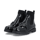 Schwarze Rieker Damen Kurzstiefel 45573-00 mit Schmuckelementen sowie Gummizug. Schuhpaar seitlich schräg.