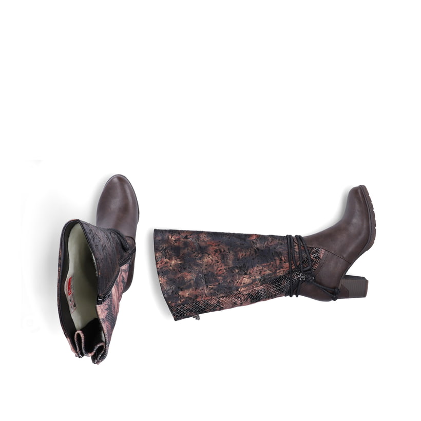 Brombeerfarbene Rieker Damen Hochschaftstiefel 96059-90 mit floralem Aufdruck. Schuh von oben, liegend.