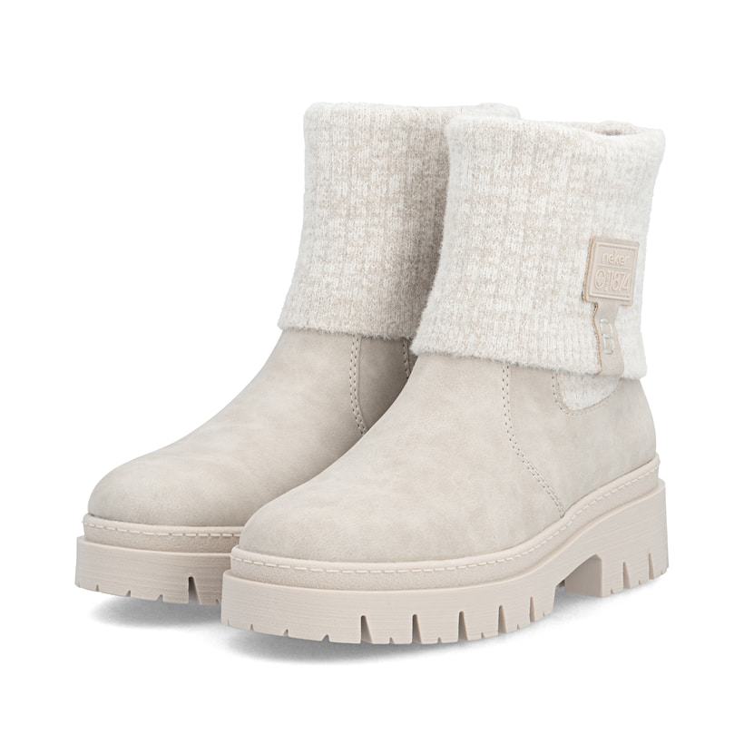 Taupefarbene Rieker Damen Kurzstiefel Z9450-60 mit umschlagbarem Schaft. Schuhpaar seitlich schräg.