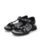 
Asphaltschwarze Rieker Herren Trekkingsandalen 22770-00 mit einer robusten Profilsohle. Schuhpaar schräg.