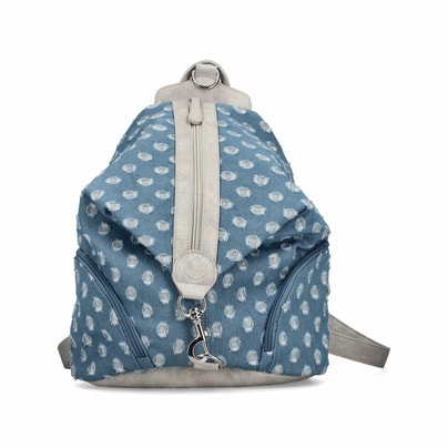 Rieker Damen Rucksack H1055-02 in Schwarz-Gemustert aus Kunstleder mit Reißverschluss. Rucksack getragen.