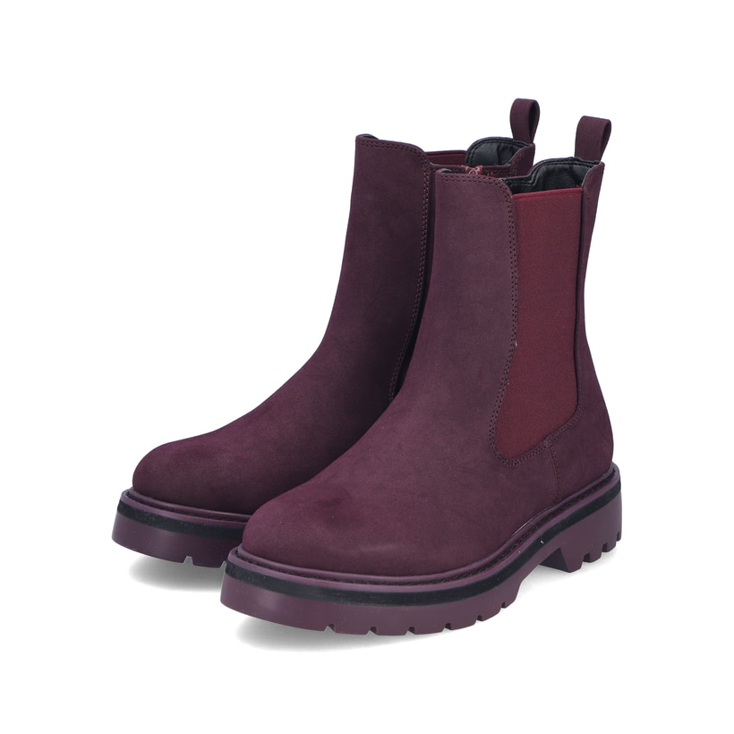 Brombeerfarbene Rieker Damen Chelsea Boots 91580-30 mit einem Reißverschluss. Schuhpaar seitlich schräg.