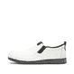 Weiße Rieker Herren Slipper 05450-80 mit einem Elastikeinsatz sowie Extraweite H. Schuh Außenseite.