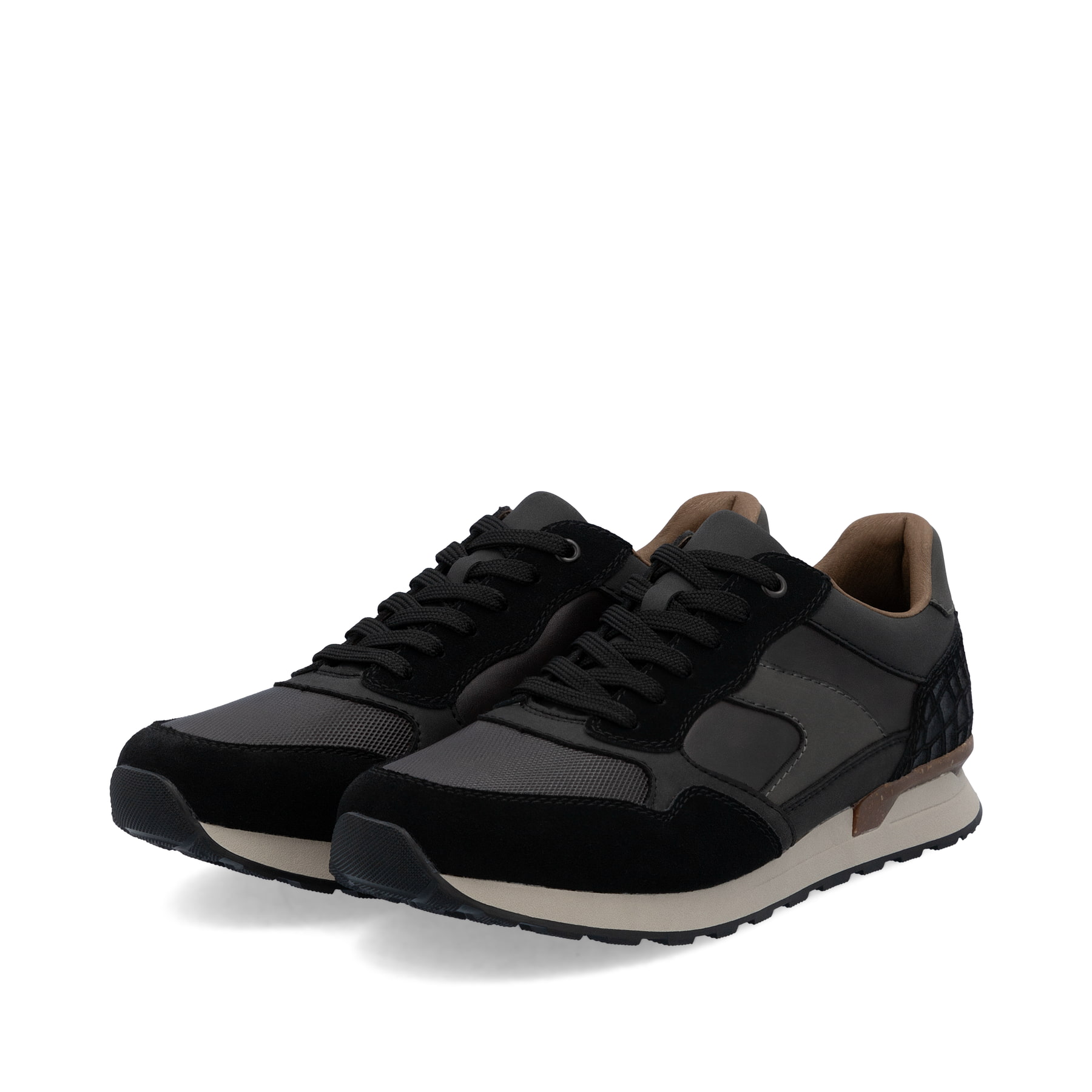 Schwarze Rieker Herren Sneaker Low U0313-00 aus Rauleder mit einer Schnürung. Schuhpaar seitlich schräg.