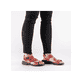 Rote Rieker Damen Riemchensandalen 64573-33 aus Glattleder. Schuh am Fuß.