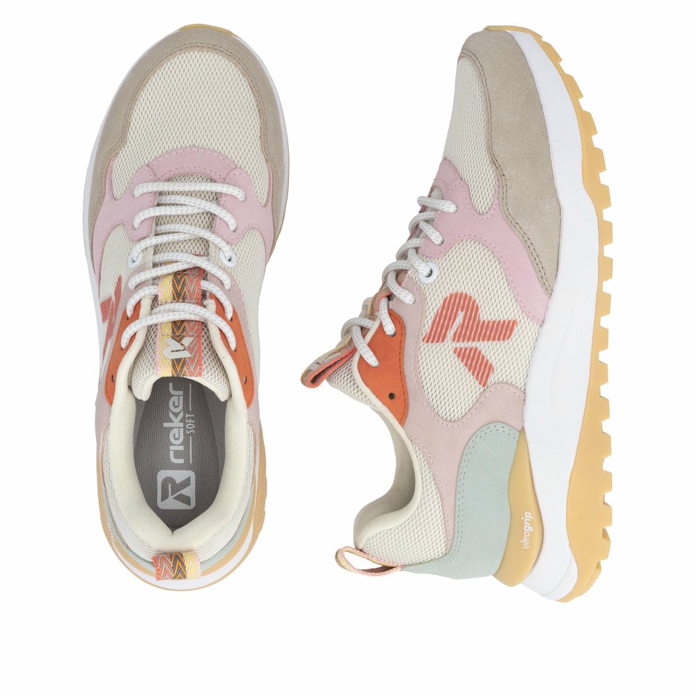 Baskets basses Rieker beiges pour femme W2506-61 avec lacets. Chaussure vue de dessus, couchée.