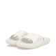 Beige Rieker Damen Pantoletten W3450-60 mit flexibler und ultraleichter Sohle. Schuhpaar seitlich schräg.
