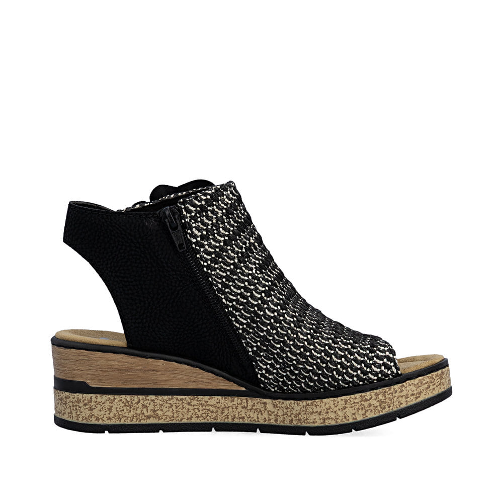 Schwarze Rieker Keilsandaletten 63791-01 mit dekorativer Blume. Schuh Innenseite.
