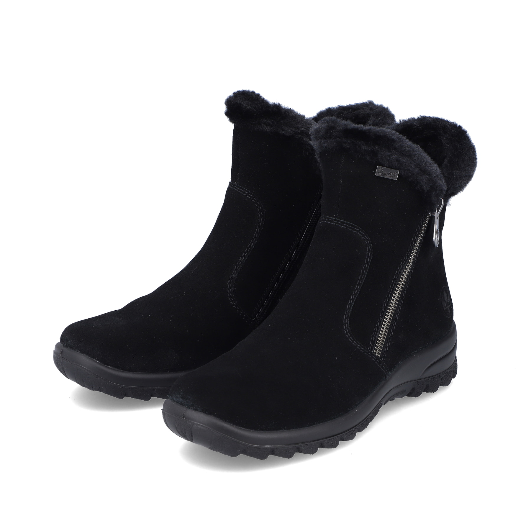 Schwarze Rieker Damen Kurzstiefel L7162-00 mit wasserabweisender TEX-Membran. Schuhpaar seitlich schräg.