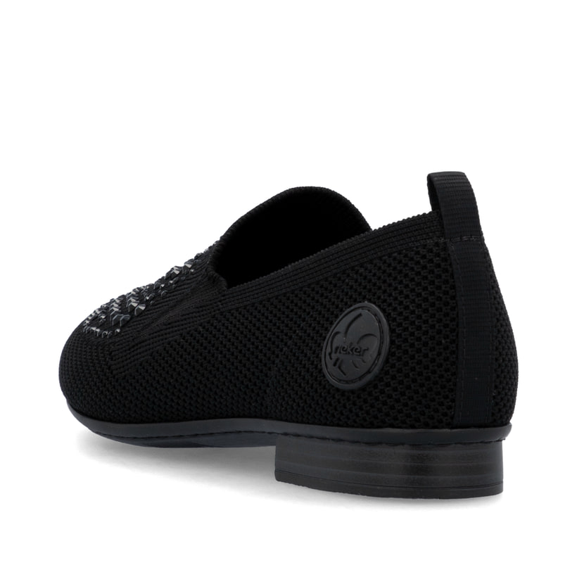 Schwarze Rieker Damen Slipper 51989-00 mit Strasssteinen sowie einem Gummizug. Schuh von hinten.