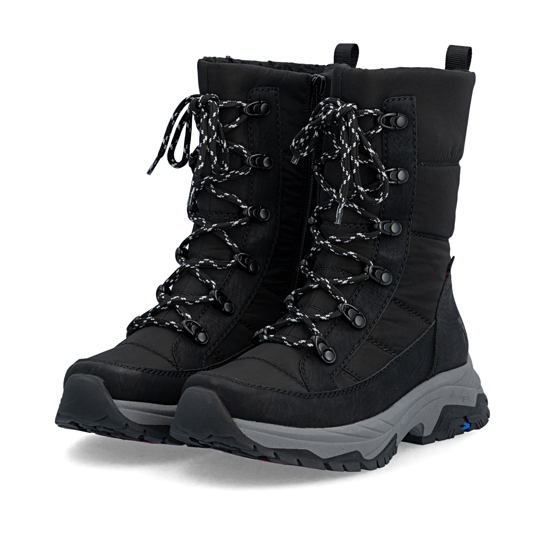 Schwarze Rieker Damen Kurzstiefel Z3950-00 mit dem umdrehbaren Glacier Grip. Schuhpaar seitlich schräg.