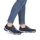 Blaue Rieker Damen Schnürschuhe 55901-14 aus Glattleder mit modernen Ziernähten. Schuh am Fuß.