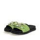 Grüne Rieker Damen Pantoletten W1452-52 mit ultra leichter und dämpfender Sohle. Schuhpaar seitlich schräg.