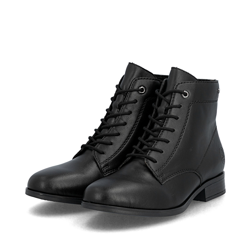 Schwarze Rieker Damen Schnürstiefel 77030-00 mit einem Reißverschluss. Schuhpaar seitlich schräg.