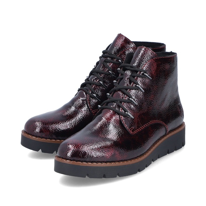 Blaue Rieker Ballerinas 44896-15 mit Klettverschluss sowie Löcheroptik. Schuh Außenseite gespiegelt.