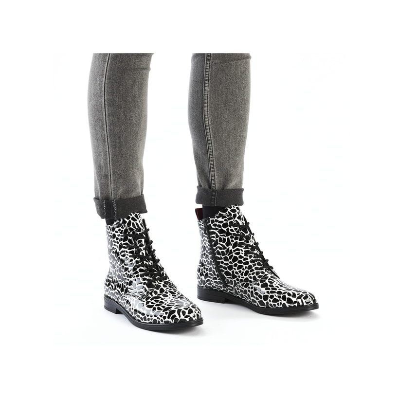 Blaugraue Rieker Damen Kurzstiefel 45980-14 mit einer schockabsorbierenden Sohle. Schuh Innenseite