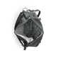 Sac bandoulière Rieker H1016-54 en vert avec fermeture éclair ainsi que poches extérieures et intérieures. Ouvert.