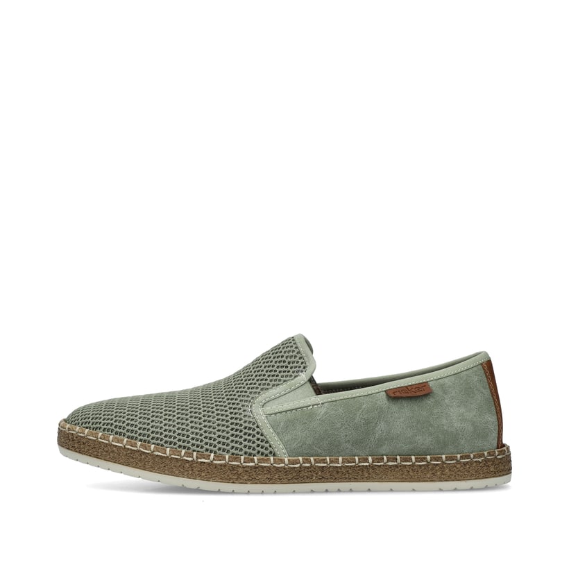 Grüne Rieker Herren Slipper B5265-52 mit einem Gummizug sowie Komfortweite G 1/2. Schuh Außenseite.