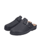 Schwarze Rieker Herren Clogs 20394-00 aus Glattleder mit Schnallen. Schuhpaar seitlich schräg.