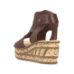 Braune Rieker Keilsandaletten 68185-24 mit raffinierten Cut-Outs. Schuh von hinten.