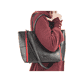 Rieker Damen Shopper H1524-00 in Tiefschwarz-Feuerrot aus Kunstleder mit Reißverschluss. Shopper getragen.