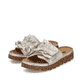 Beige Rieker Damen Pantoletten V8763-60 mit Klettverschluss sowie leichter Sohle. Schuhpaar seitlich schräg.