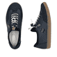 Blaue Rieker Damen Slipper L9750-14 mit Gummizug sowie gepolsterter Einlegesohle. Schuh von oben, liegend.