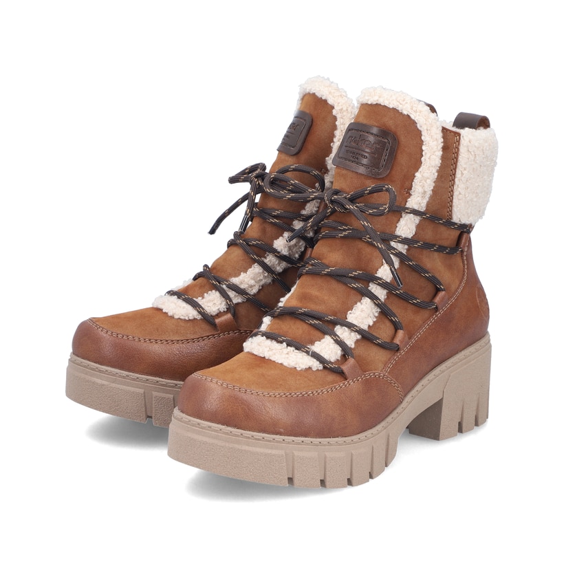 Vegane, braun-beige Rieker Damen Kurzstiefel 74574-24 mit einem Reißverschluss. Schuhpaar seitlich schräg.