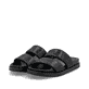 Schwarze vegane Rieker Damen Pantoletten W1451-01 mit einer ultraleichten Sohle. Schuhpaar seitlich schräg.