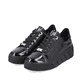 Schwarze Rieker Damen Sneaker Low W0501-00 mit einer ultra leichten Plateausohle. Schuhpaar seitlich schräg.