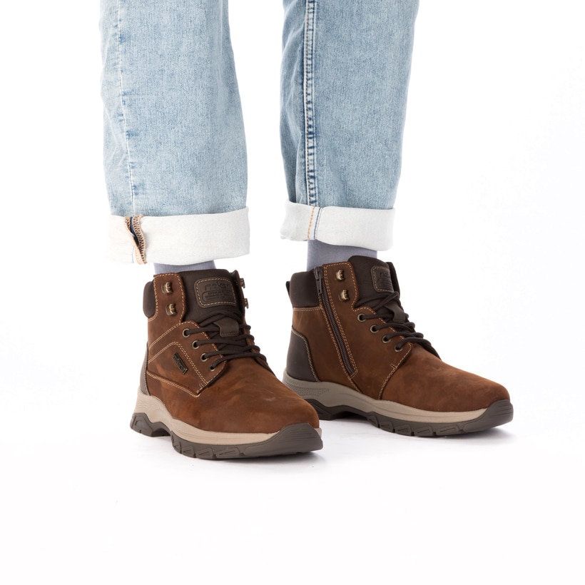 Braune Rieker Herren Schnürstiefel 30241-22 aus Rauleder. Schuh am Fuß.
