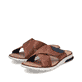 Braune Rieker Herren Pantoletten 25283-22 mit einem Klettverschluss. Schuhpaar seitlich schräg.