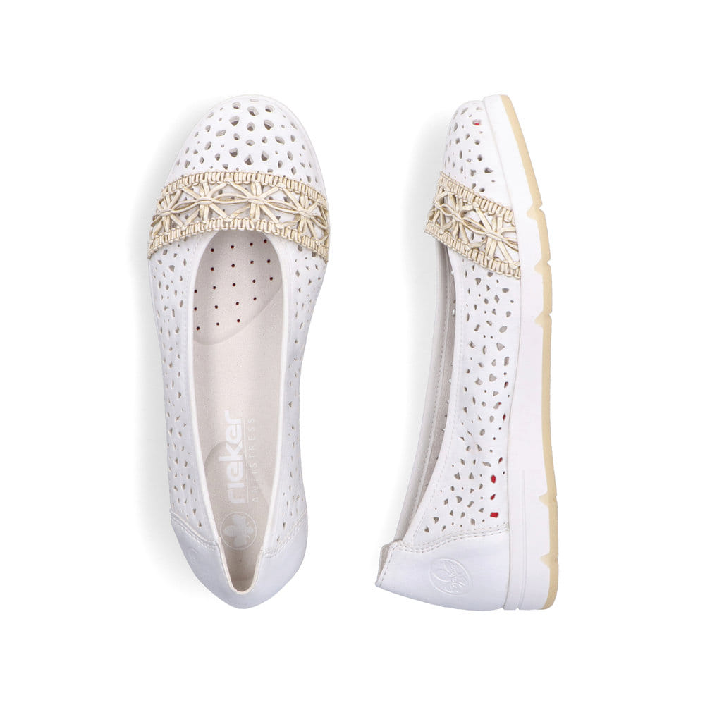 Ballerines Rieker blanches pour femme L3062-80 avec éléments décoratifs. Chaussure vue de dessus, couchée.