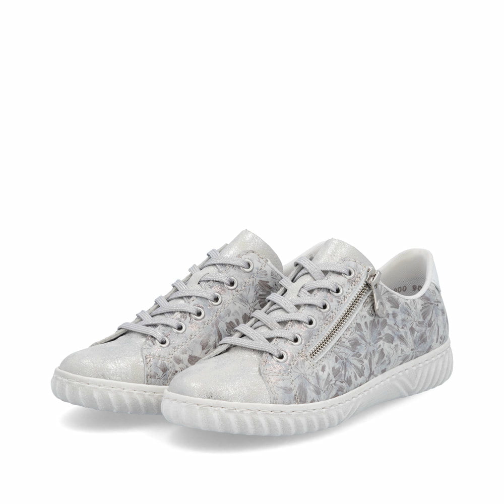 Baskets basses Rieker argent pour femme N0900-90 avec motif floral. Chaussures inclinées sur le côté.