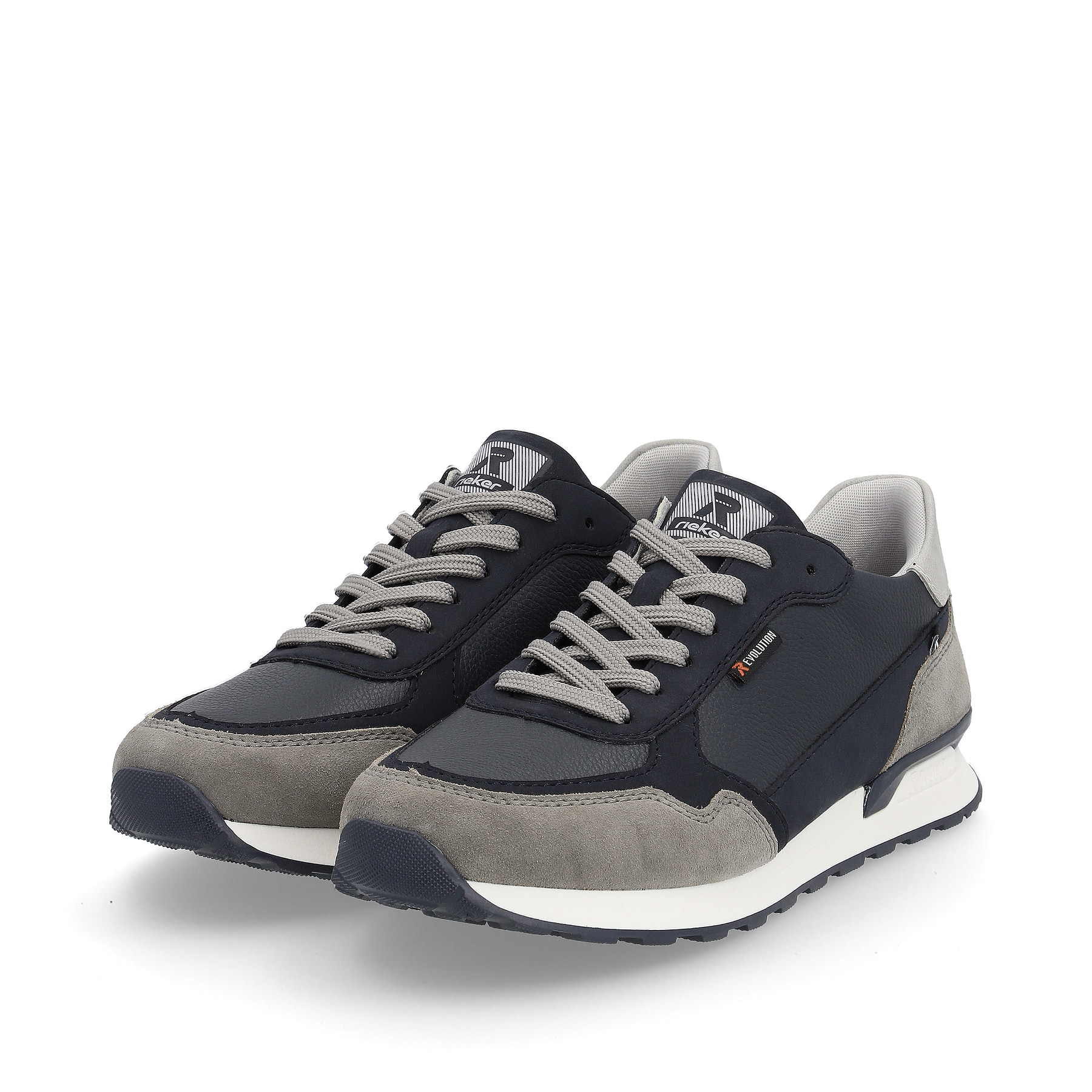 Blaue Rieker Herren Sneaker Low U0307-14 mit griffiger und leichter Sohle. Schuhpaar seitlich schräg.