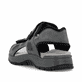Graue Rieker Herren Trekkingsandalen 26955-42 mit einem Klettverschluss. Schuh von hinten.