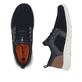 Blaue Rieker Herren Slipper B7796-14 mit einem Gummizug sowie Komfortweite G 1/2. Schuh von oben, liegend.