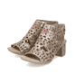 Mehrfarbige Rieker Riemchensandaletten 64780-90 mit einem Klettverschluss. Schuhpaar seitlich schräg.