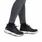 Baskets basses Rieker bleues pour femme M6550-14 avec bande élastique. Chaussure au pied.