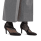 Schwarze Rieker Pumps 41153-00 mit einer griffigen Sohle. Schuh am Fuß.
