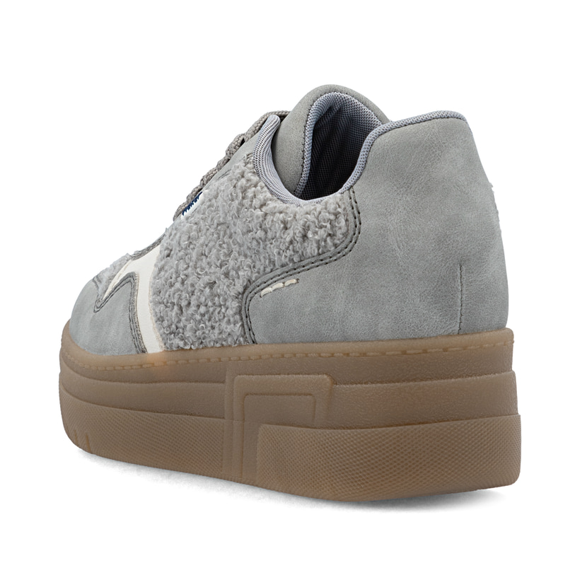 Graue Rieker Damen Sneaker Low M7600-40 mit Teddyfell-Details sowie Schnürung. Schuh von hinten.