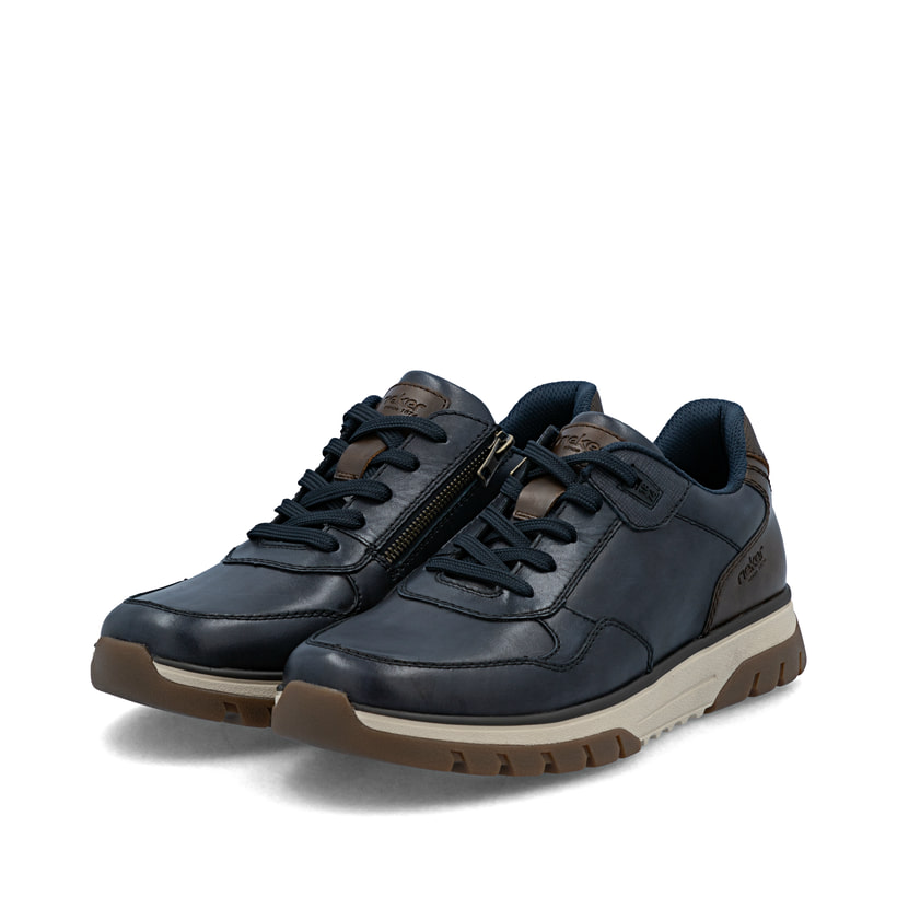 Blaue Rieker Herren Sneaker Low B9301-14 aus Glattleder mit einem Reißverschluss. Schuhpaar seitlich schräg.