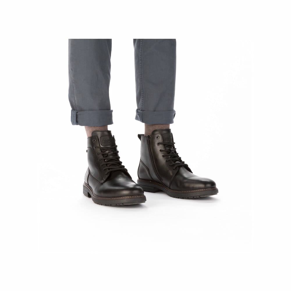 Schwarze Rieker Herren Schnürstiefel 33143-00 aus Glattleder. Schuh am Fuß.