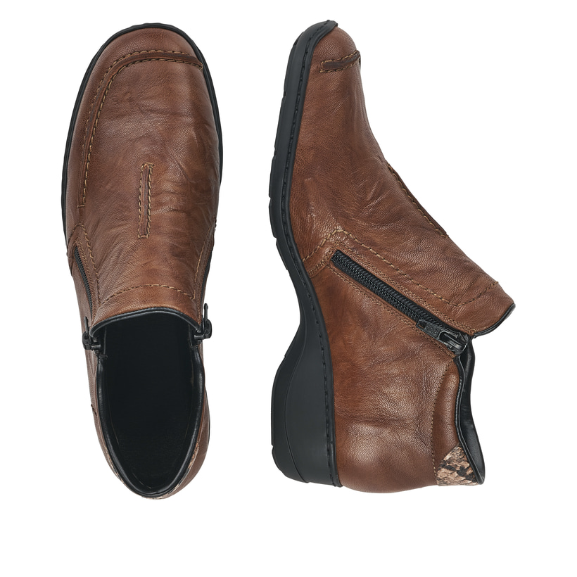Braune Rieker Damen Kurzstiefel 58386-22 aus Glattleder mit einem Reißverschluss. Schuh von oben, liegend.