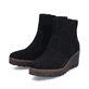 Mitternachtsschwarze Rieker Damen Kurzstiefel Y5065-00 mit einem Reißverschluss. Schuhpaar seitlich schräg.