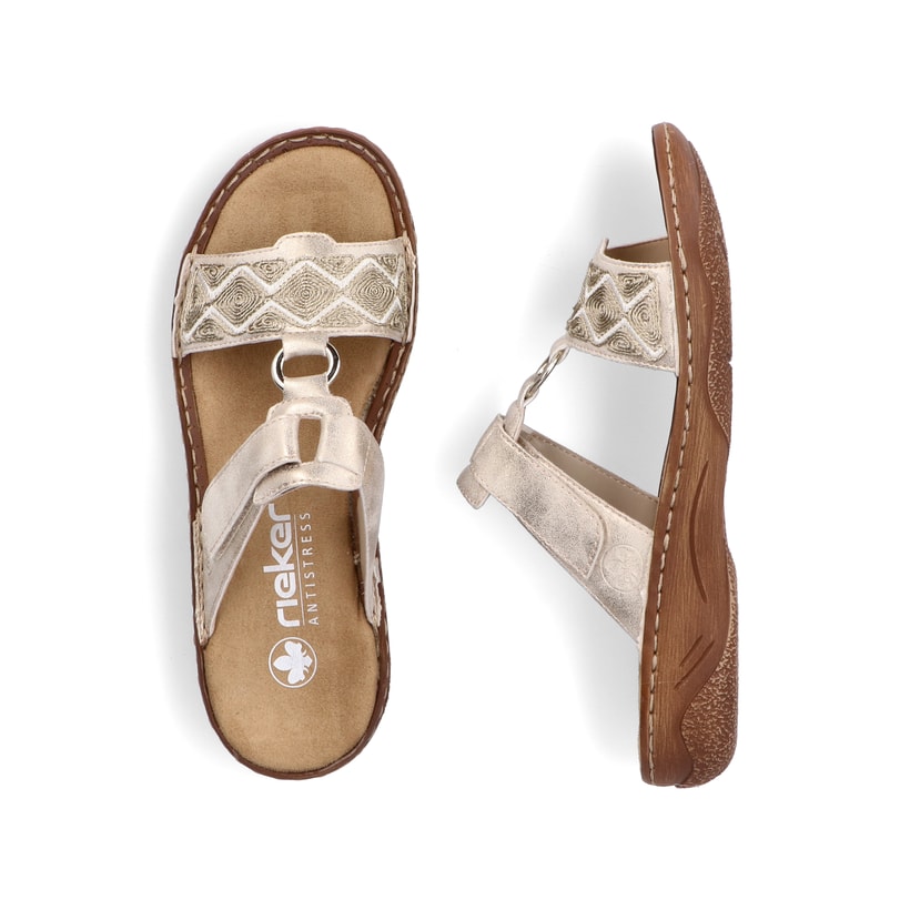 Beige Rieker Damen Pantoletten V2864-60 mit Schmuckelementen. Schuh von oben, liegend.