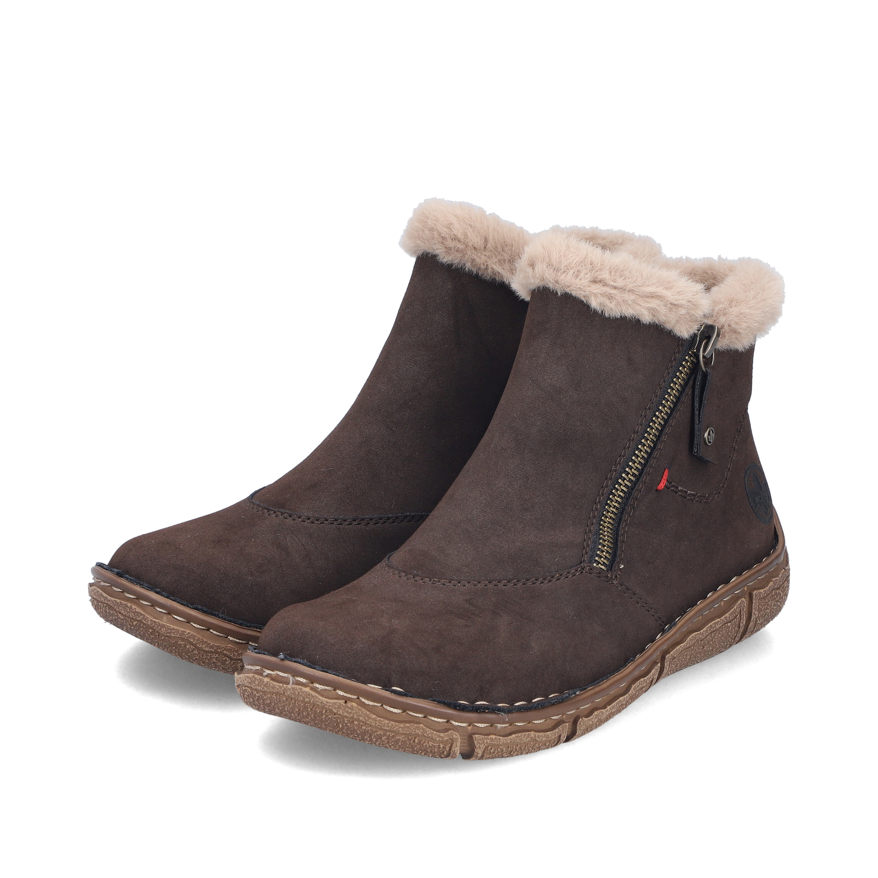 Dunkelbraune Rieker Damen Kurzstiefel Z3753-25 mit weichem Kragen. Schuhpaar seitlich schräg.