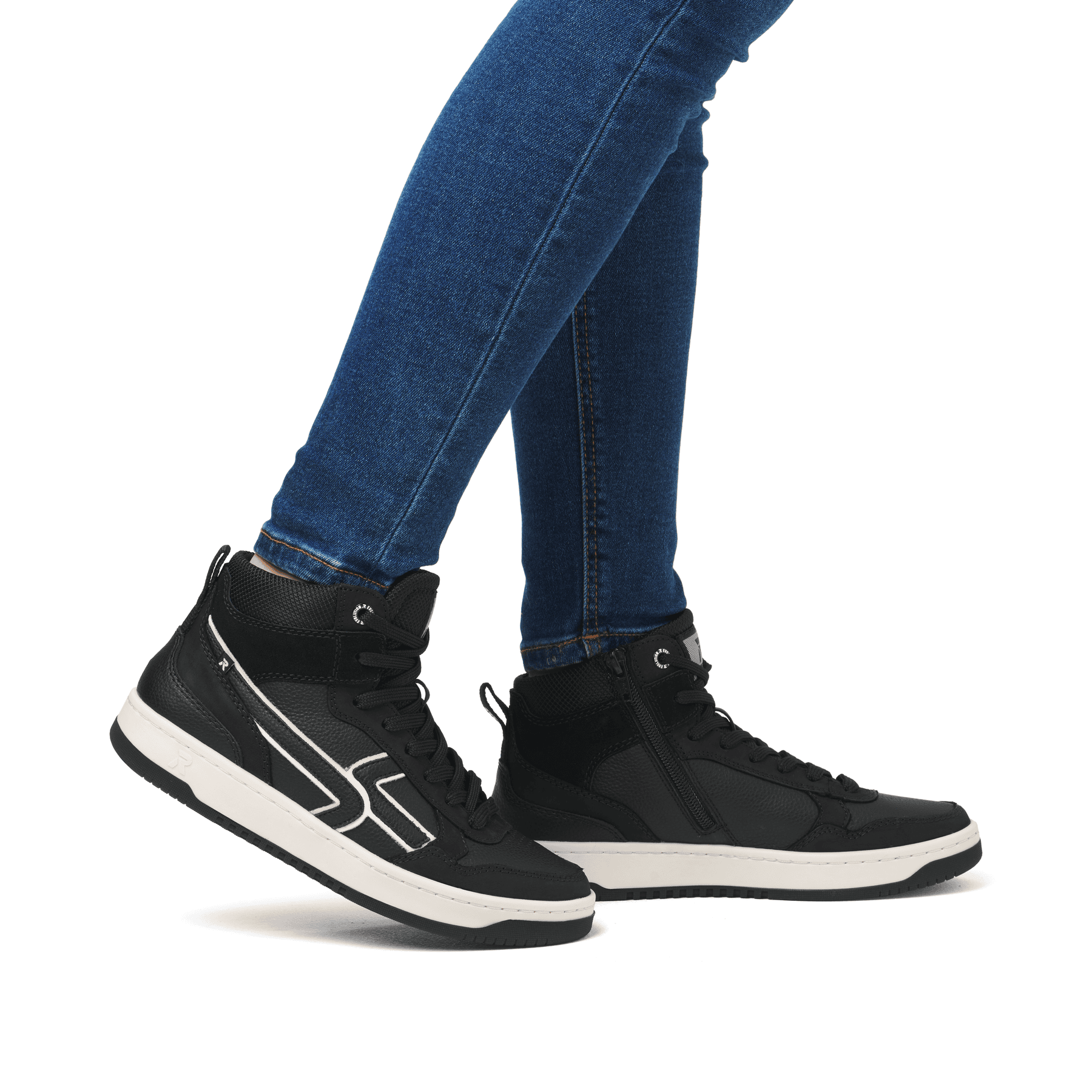 Baskets montantes Rieker noires pour femme W1970-00. Chaussure au pied.