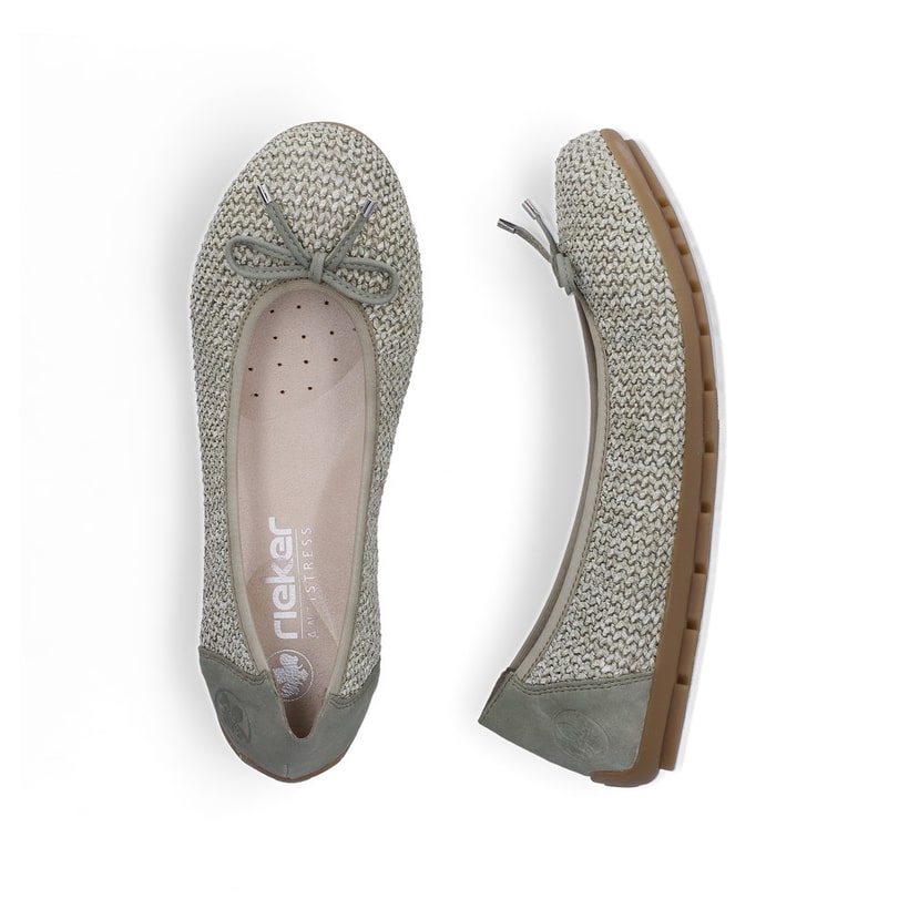 Khakifarbene Rieker Ballerinas 43850-52 mit dekorativer Schleife. Schuh von oben, liegend.